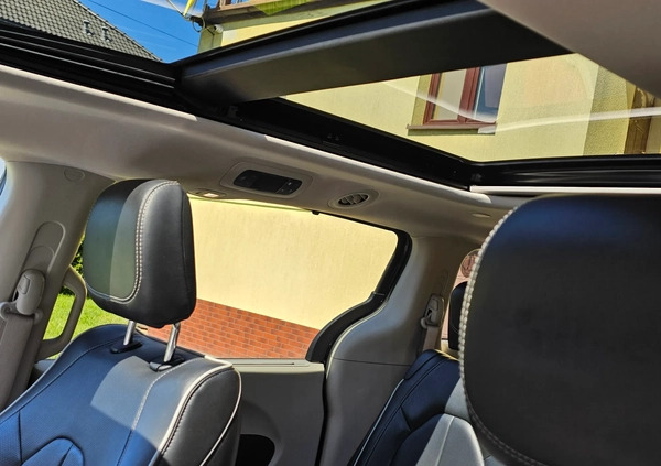 Chrysler Pacifica cena 240957 przebieg: 23283, rok produkcji 2022 z Sompolno małe 436
